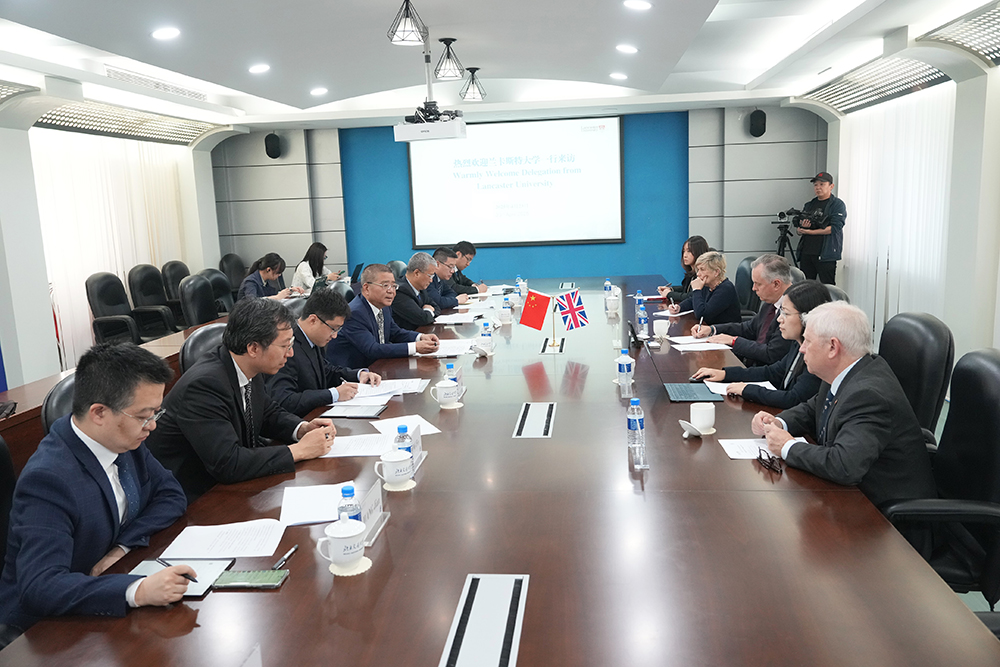 英国兰卡斯特大学副校长Simon Guy一行访问北京交通大学