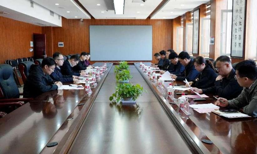 文登区副区长花健一行来威海校区座谈