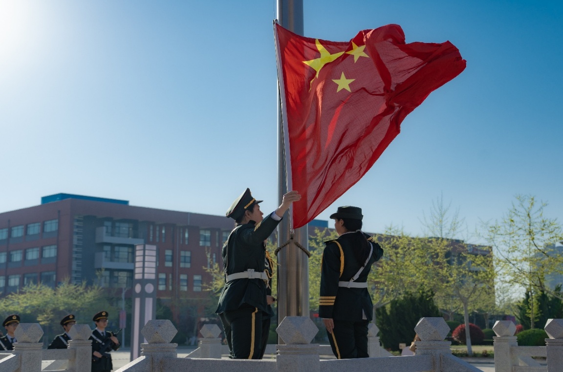 威海校区组织五四主题升旗仪式